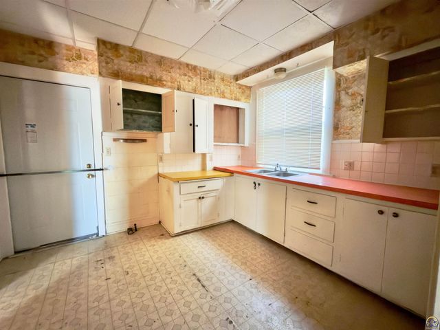 1603 SW Central Park AVE, Topeka, KS 66604