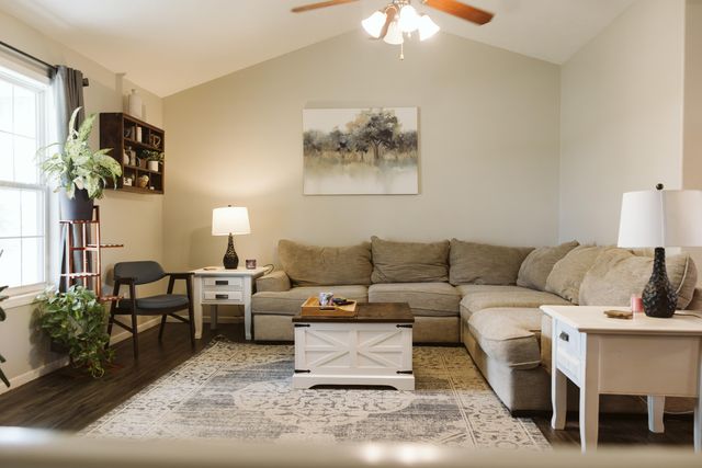 1637 E 541st Road, Brighton, MO 65617