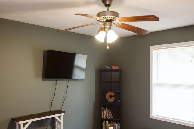 1637 E 541st Road, Brighton, MO 65617