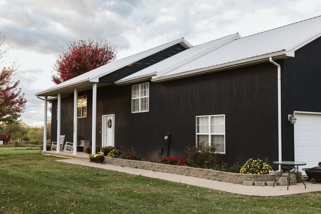 1637 E 541st Road, Brighton, MO 65617