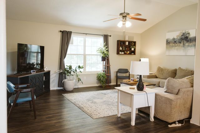 1637 E 541st Road, Brighton, MO 65617