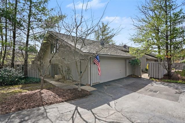 270-26 Hawthorne Drive, Aurora, OH 44202