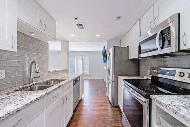 13 Ivy NE Square, Atlanta, GA 30342