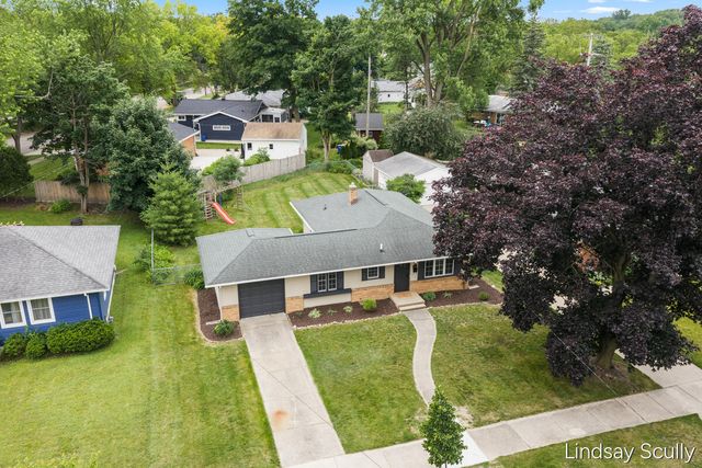 160 Boltwood Drive NE, Grand Rapids, MI 49505