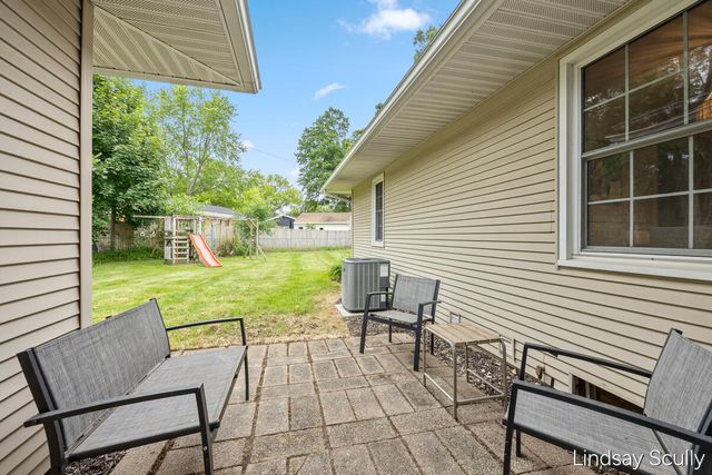 160 Boltwood Drive NE, Grand Rapids, MI 49505