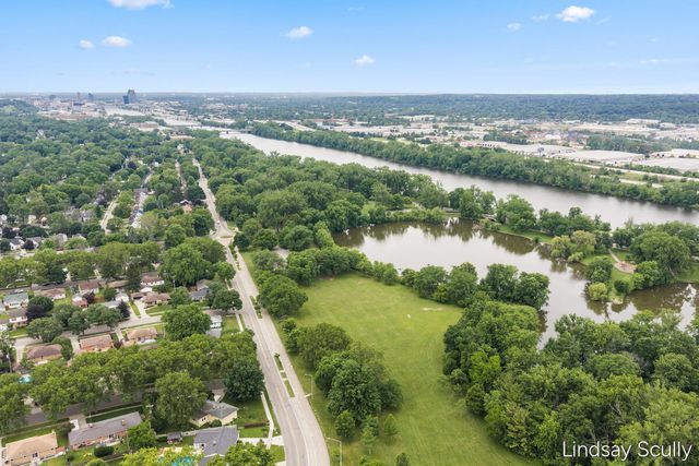 160 Boltwood Drive NE, Grand Rapids, MI 49505