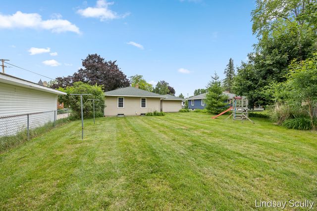 160 Boltwood Drive NE, Grand Rapids, MI 49505