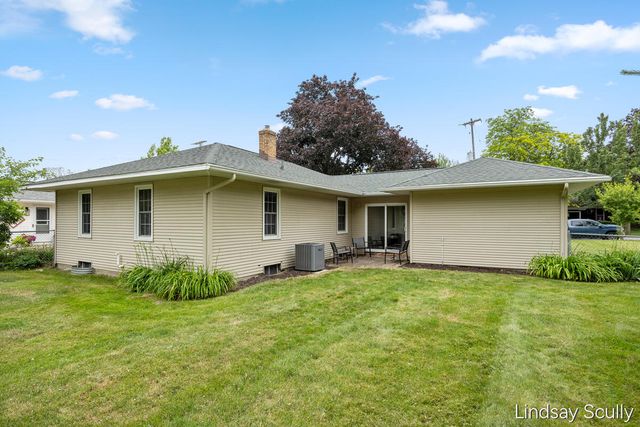 160 Boltwood Drive NE, Grand Rapids, MI 49505