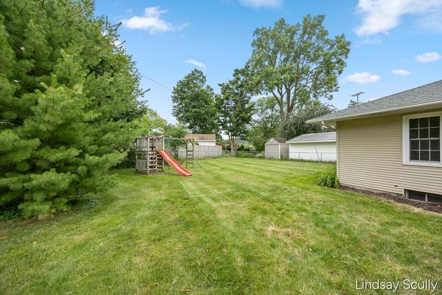 160 Boltwood Drive NE, Grand Rapids, MI 49505