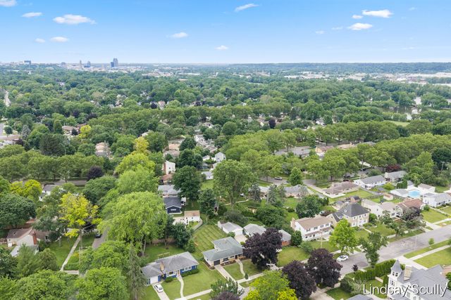 160 Boltwood Drive NE, Grand Rapids, MI 49505