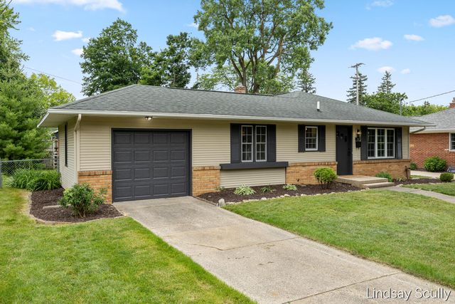 160 Boltwood Drive NE, Grand Rapids, MI 49505