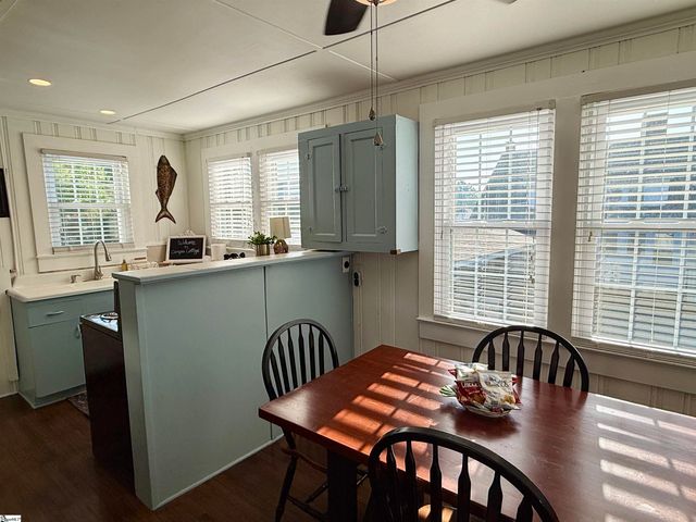 602 S Broad Street, Clinton, SC 29325