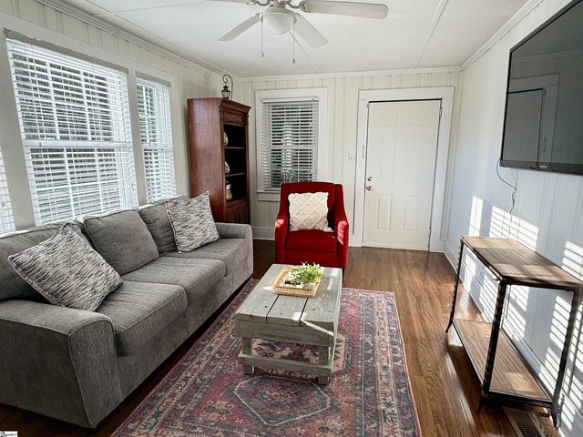602 S Broad Street, Clinton, SC 29325