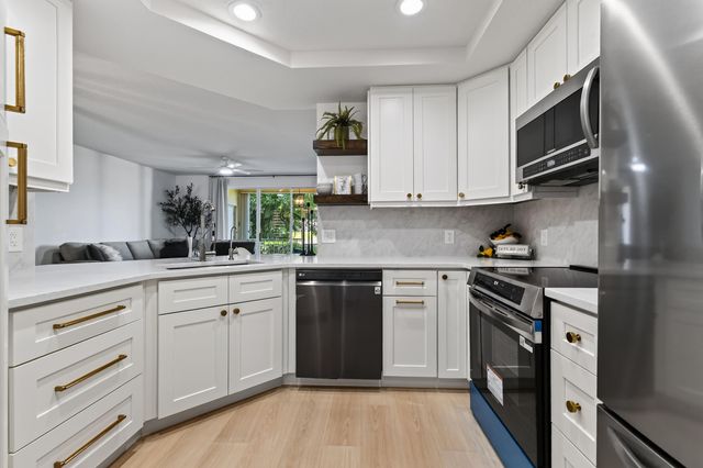 701 MUIRFIELD Court 701E, Jupiter, FL 33458
