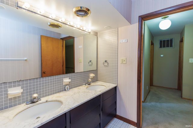 400 N Alden Road, Muncie, IN 47304