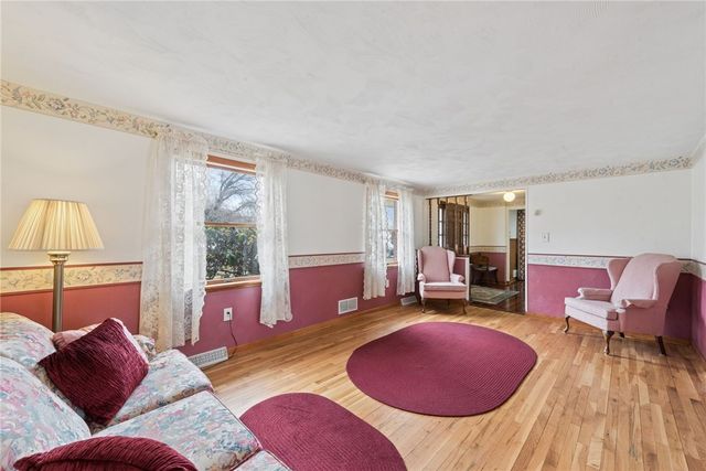 2429 Brownfield Dr, Hempfield Twp, PA 15601