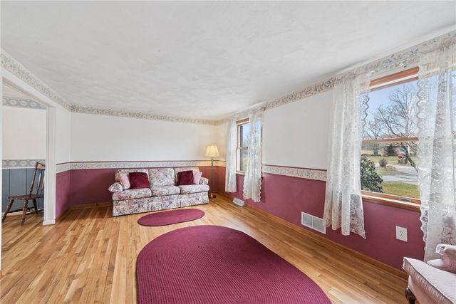 2429 Brownfield Dr, Hempfield Twp, PA 15601