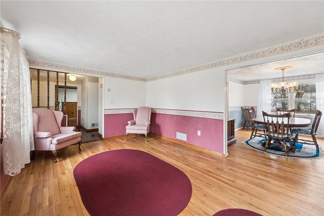 2429 Brownfield Dr, Hempfield Twp, PA 15601