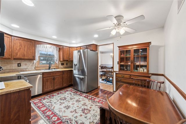 2429 Brownfield Dr, Hempfield Twp, PA 15601