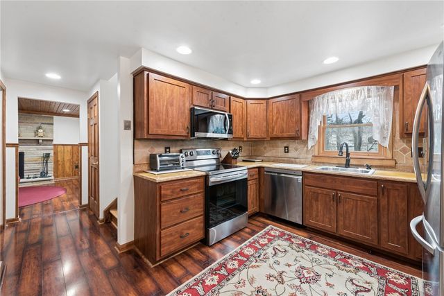 2429 Brownfield Dr, Hempfield Twp, PA 15601