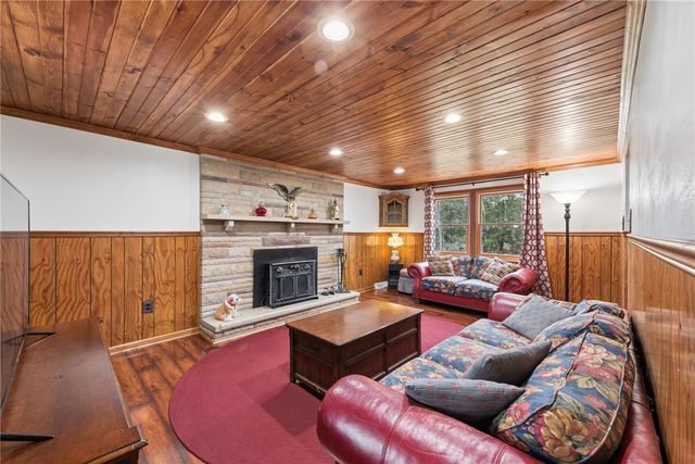 2429 Brownfield Dr, Hempfield Twp, PA 15601