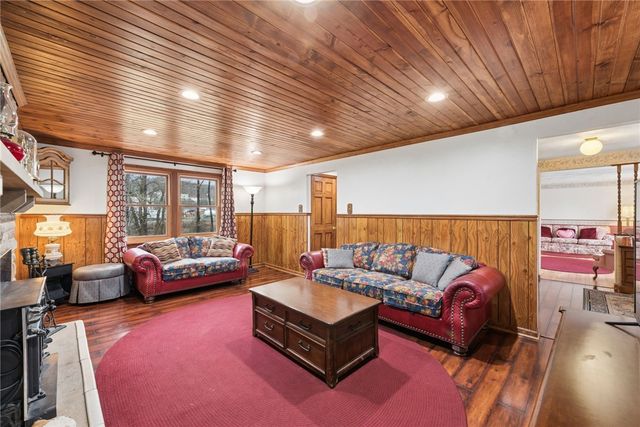 2429 Brownfield Dr, Hempfield Twp, PA 15601