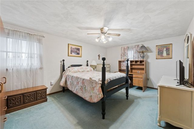 2429 Brownfield Dr, Hempfield Twp, PA 15601