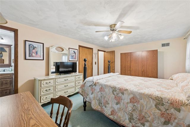 2429 Brownfield Dr, Hempfield Twp, PA 15601