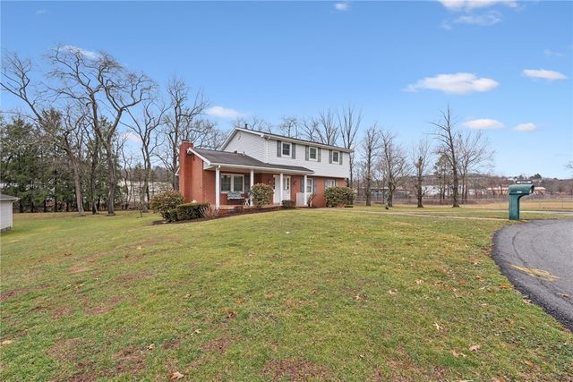 2429 Brownfield Dr, Hempfield Twp, PA 15601