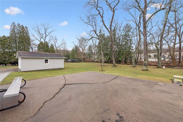 2429 Brownfield Dr, Hempfield Twp, PA 15601