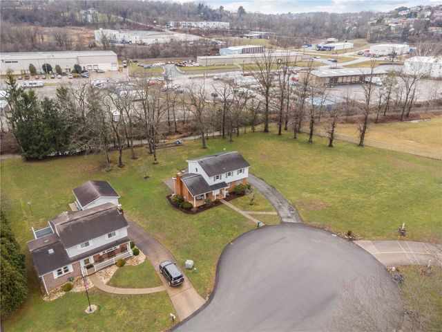 2429 Brownfield Dr, Hempfield Twp, PA 15601