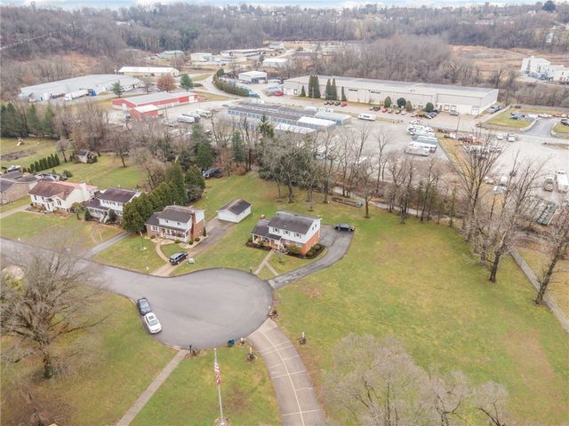 2429 Brownfield Dr, Hempfield Twp, PA 15601