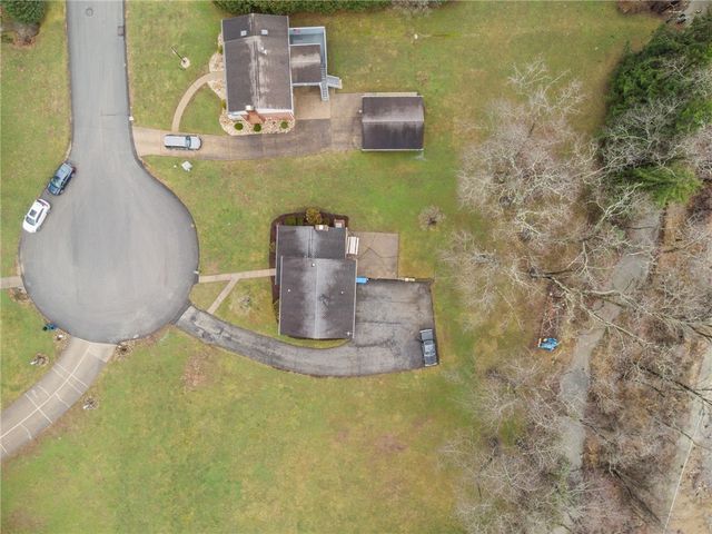 2429 Brownfield Dr, Hempfield Twp, PA 15601