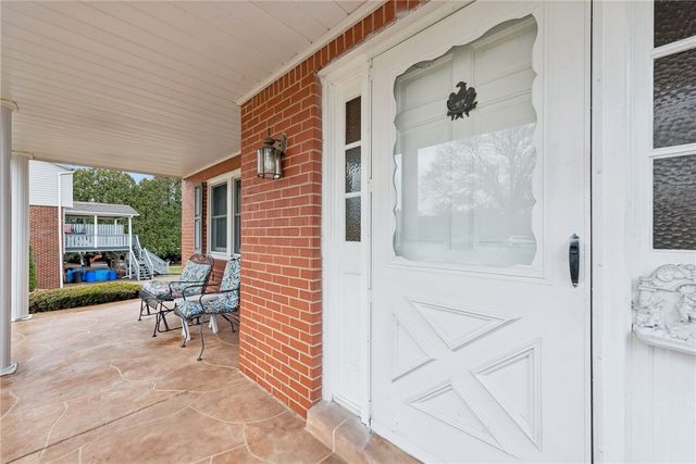 2429 Brownfield Dr, Hempfield Twp, PA 15601