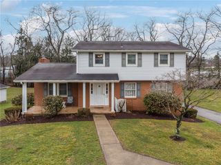 2429 Brownfield Dr, Hempfield Twp, PA 15601