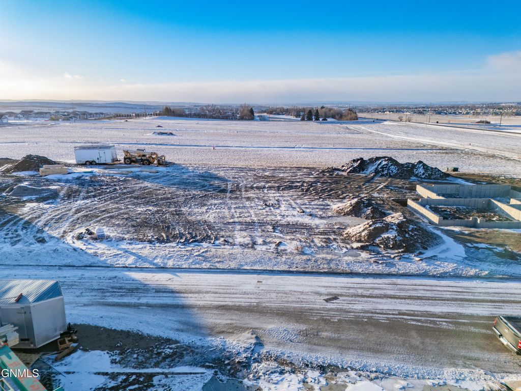 5321 Welder Avenue, Bismarck, ND 58503 photo 2