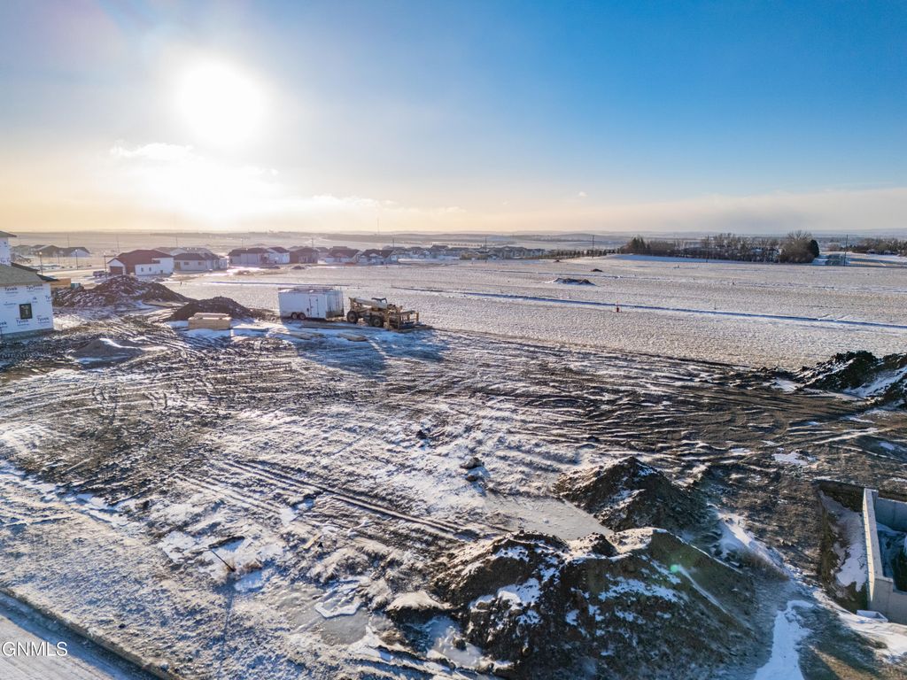 5321 Welder Avenue, Bismarck, ND 58503 photo 3