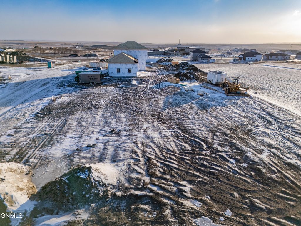 5321 Welder Avenue, Bismarck, ND 58503 photo 4