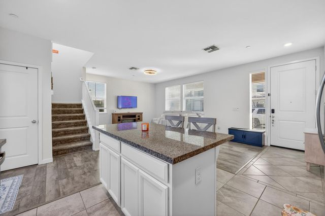 6 Aurum Park Ct, Sacramento, CA 95838