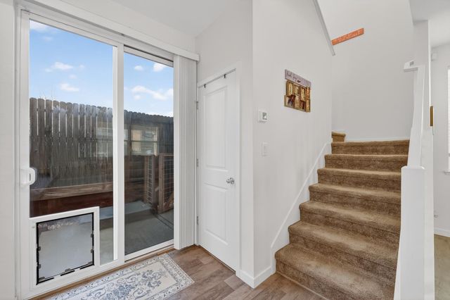 6 Aurum Park Ct, Sacramento, CA 95838