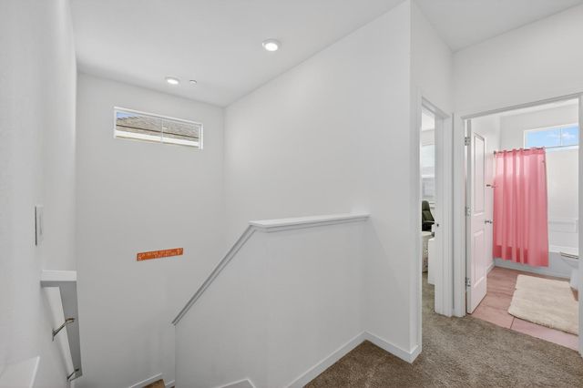 6 Aurum Park Ct, Sacramento, CA 95838