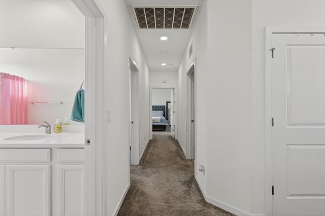 6 Aurum Park Ct, Sacramento, CA 95838