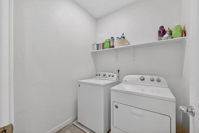 6 Aurum Park Ct, Sacramento, CA 95838