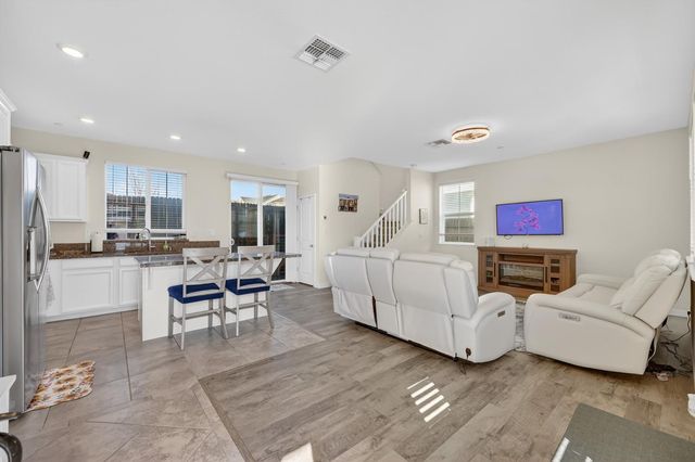 6 Aurum Park Ct, Sacramento, CA 95838