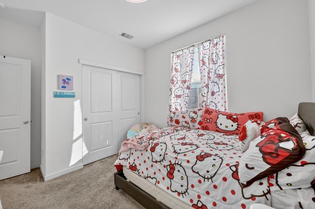 6 Aurum Park Ct, Sacramento, CA 95838