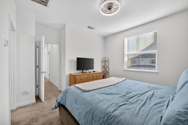 6 Aurum Park Ct, Sacramento, CA 95838