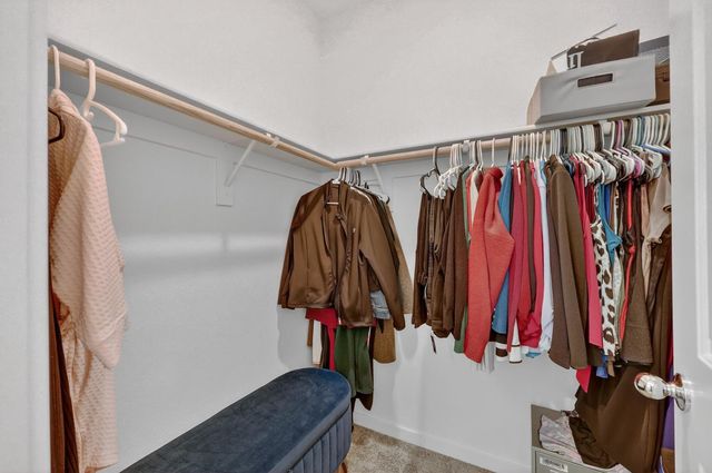 6 Aurum Park Ct, Sacramento, CA 95838