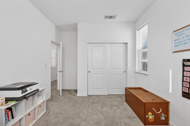 6 Aurum Park Ct, Sacramento, CA 95838