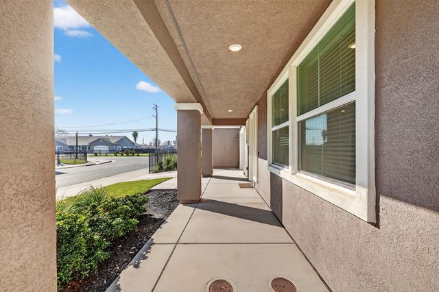 6 Aurum Park Ct, Sacramento, CA 95838