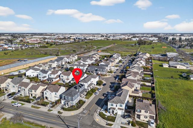 6 Aurum Park Ct, Sacramento, CA 95838